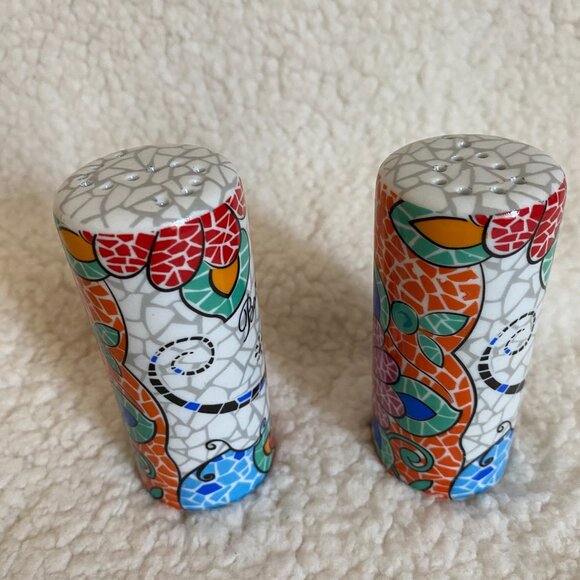 Antoni Gaudi Barcelona Spain Salt & Pepper Shakers Mosaic - Picture 7 of 7